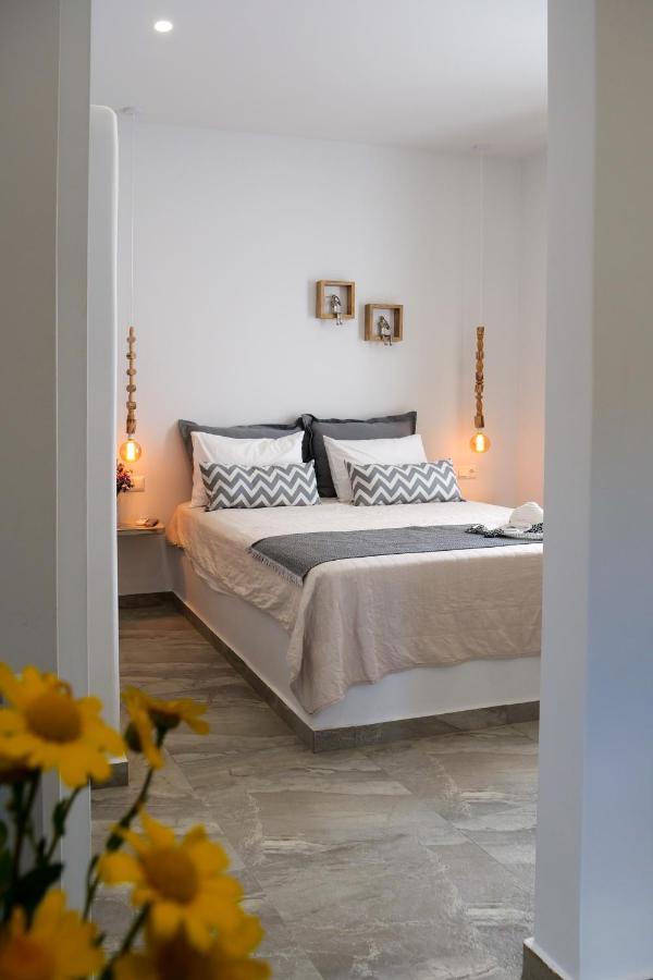Theodora Luxury Studios Naxos City ภายนอก รูปภาพ